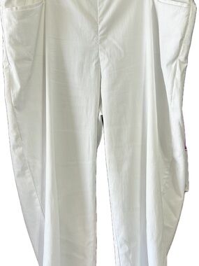 Chico's White Cropped Ankle Pants with aplicay.